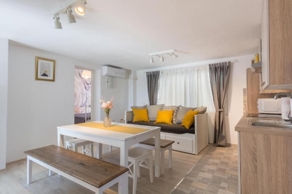 Apartment Tomislav ヴィル エクステリア 写真