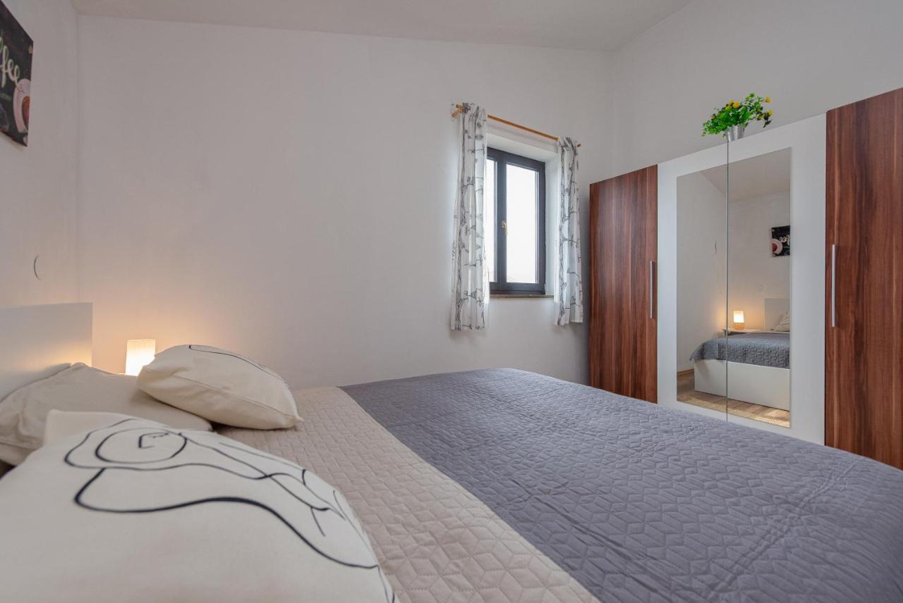 Apartment Tomislav ヴィル エクステリア 写真