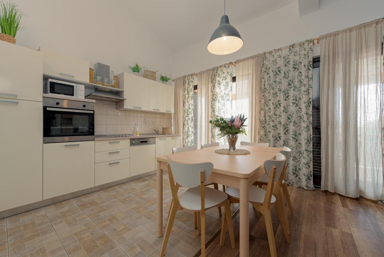 Apartment Tomislav ヴィル エクステリア 写真